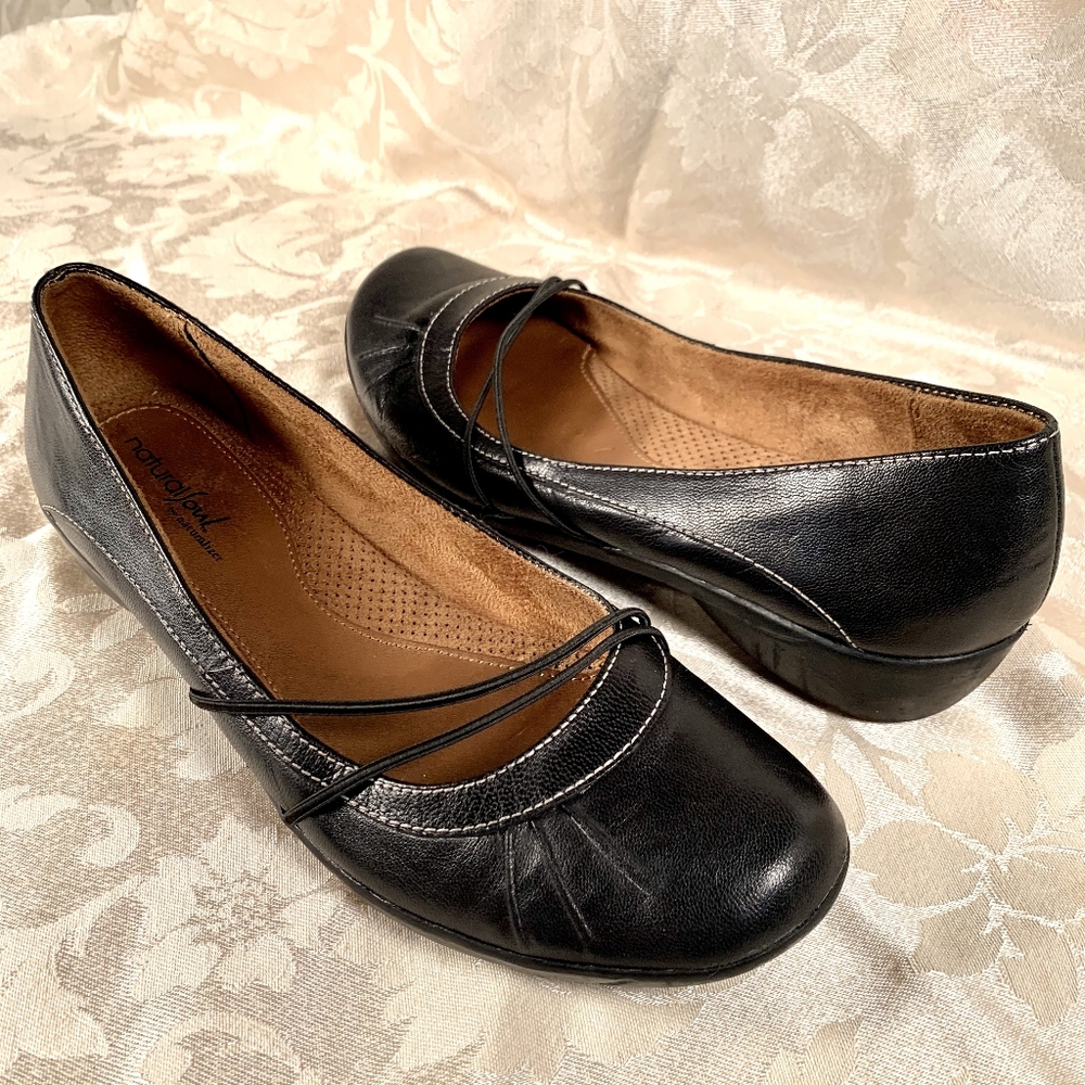 Naturalizer Black Leather Flats